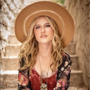 Meet your Posher, Chiara